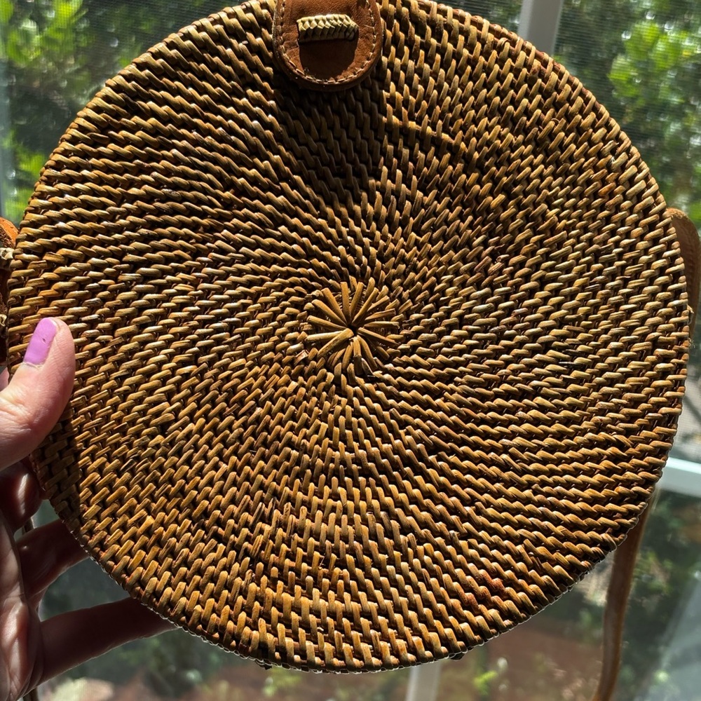 Handwoven round sling rattan wicker/leather basket crossbody